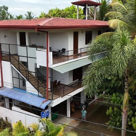 Suwani Pinnawala Homestay Εξωτερικό φωτογραφία