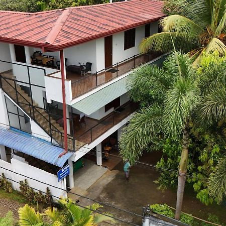 Suwani Pinnawala Homestay Εξωτερικό φωτογραφία