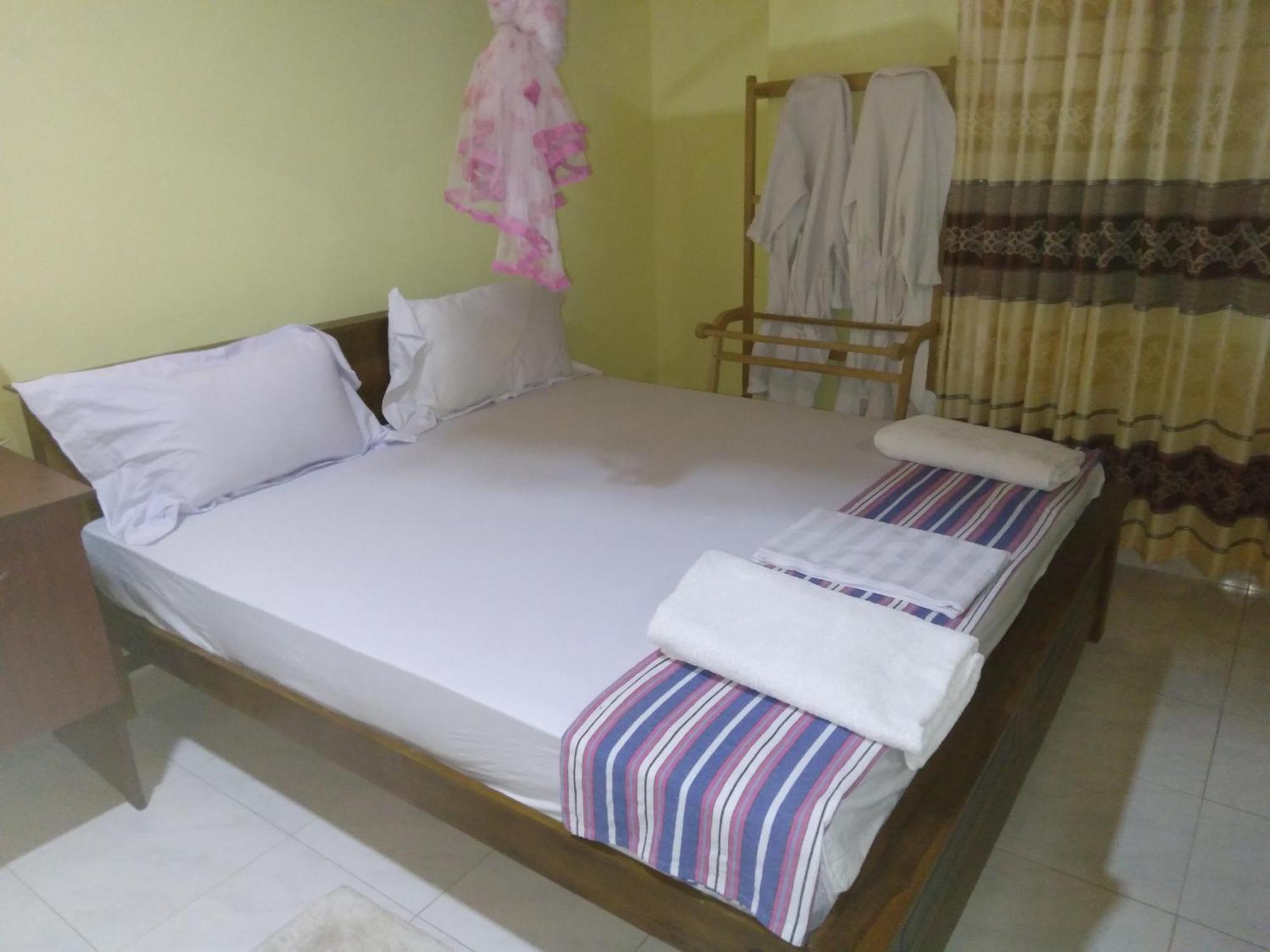 Suwani Pinnawala Homestay Δωμάτιο φωτογραφία