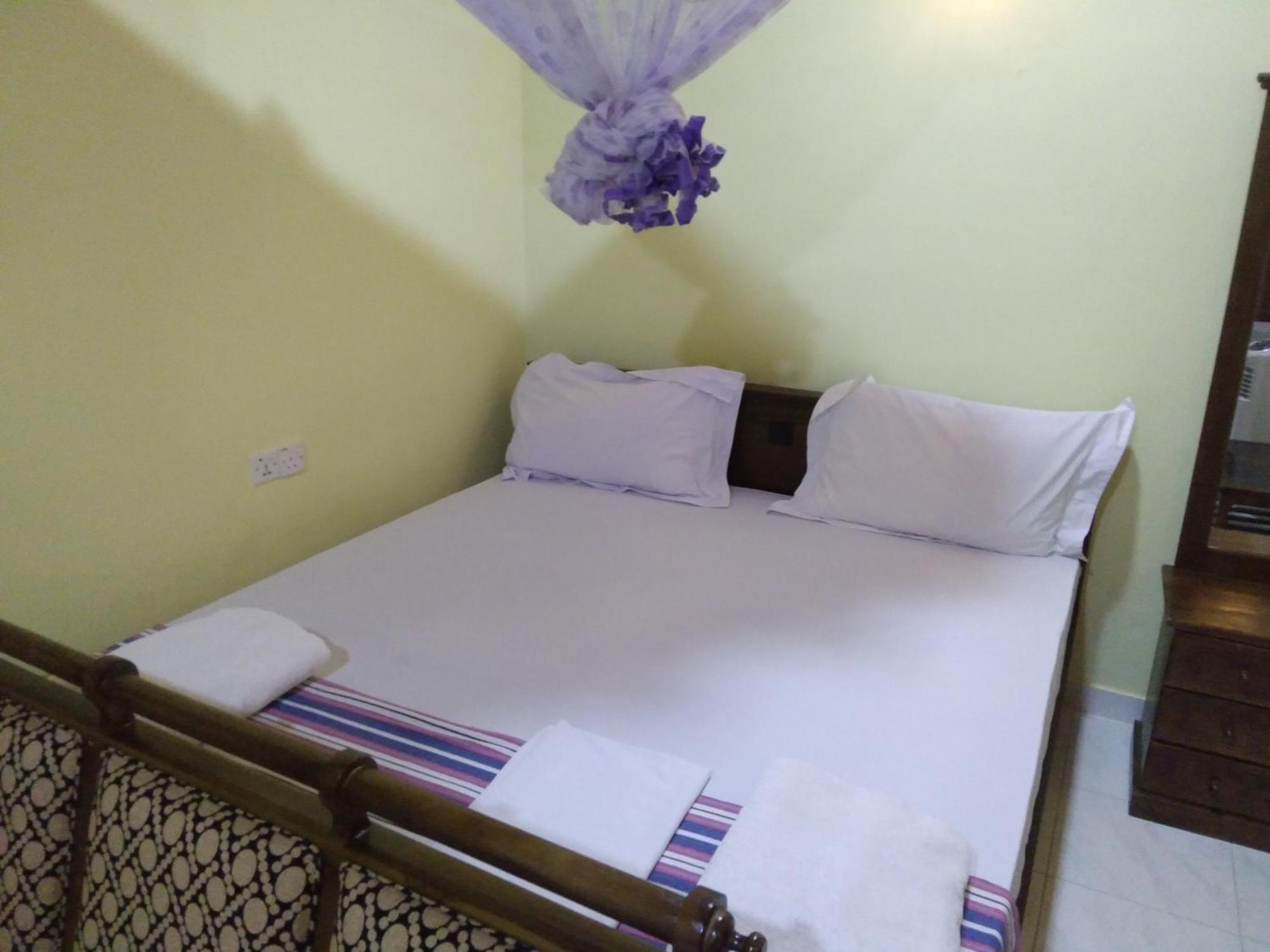 Suwani Pinnawala Homestay Δωμάτιο φωτογραφία