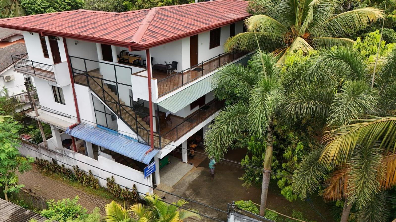 Suwani Pinnawala Homestay Εξωτερικό φωτογραφία