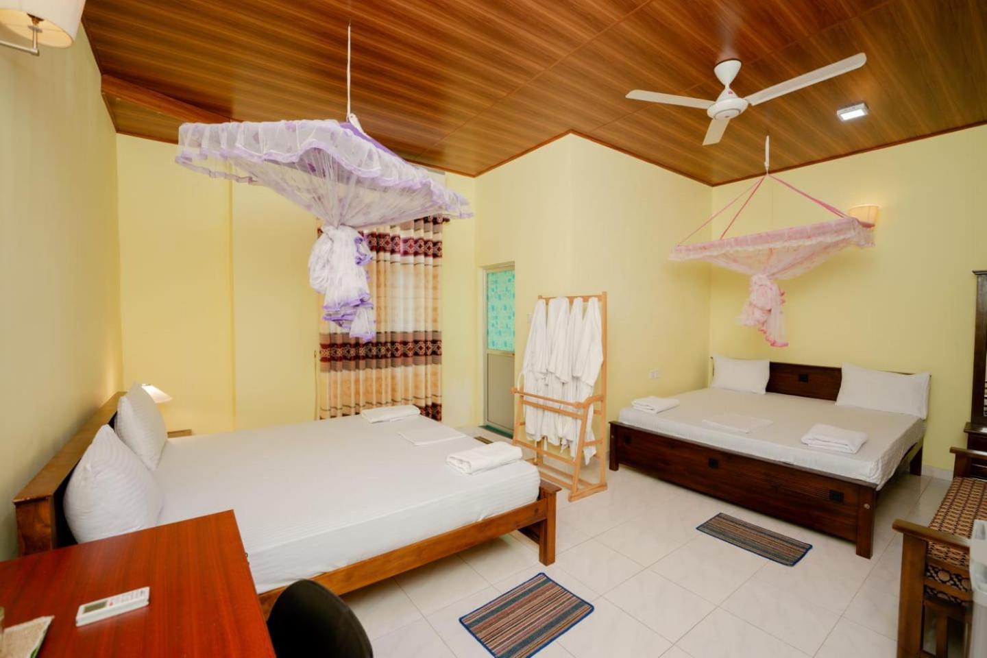 Suwani Pinnawala Homestay Εξωτερικό φωτογραφία