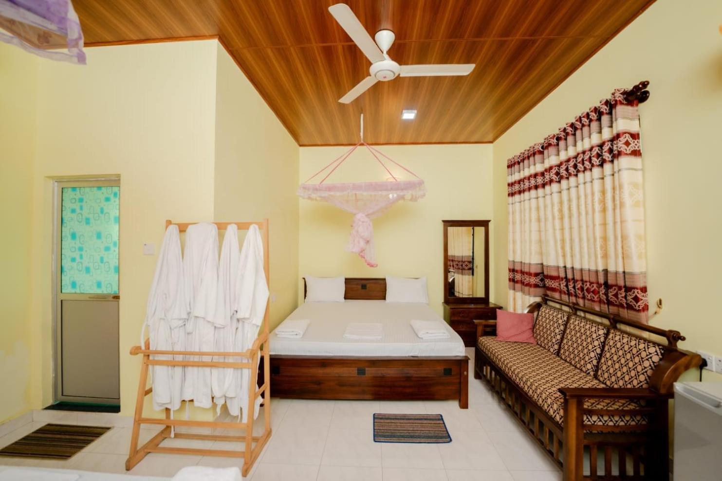 Suwani Pinnawala Homestay Εξωτερικό φωτογραφία