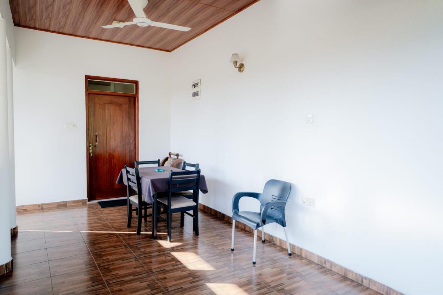 Suwani Pinnawala Homestay Εξωτερικό φωτογραφία