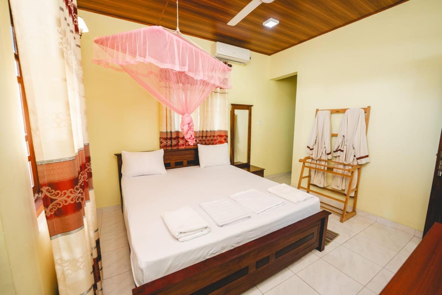 Suwani Pinnawala Homestay Εξωτερικό φωτογραφία