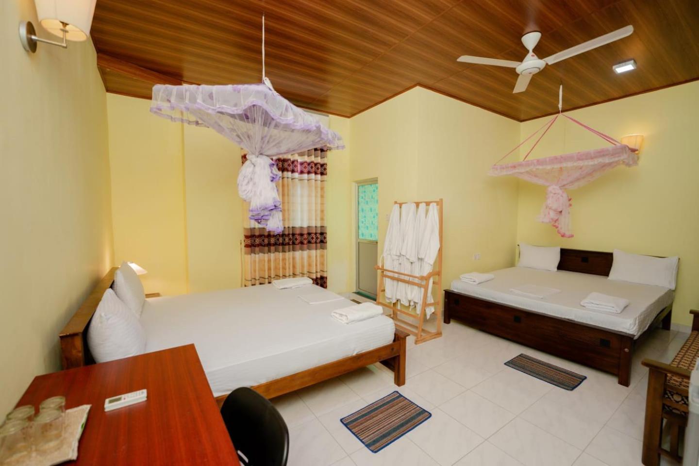Suwani Pinnawala Homestay Εξωτερικό φωτογραφία