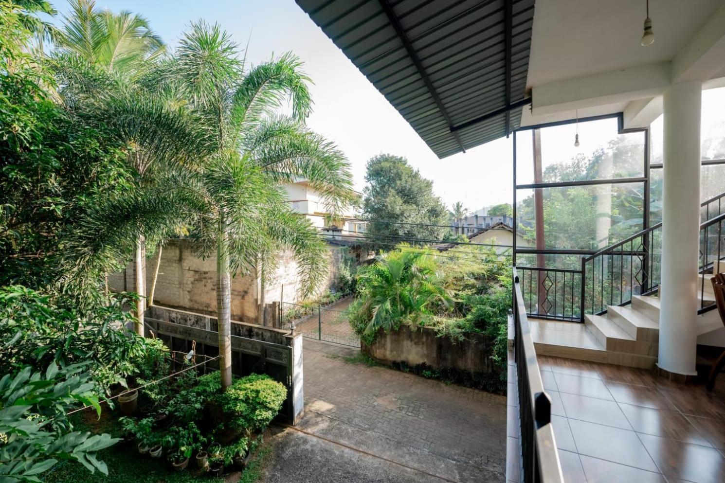 Suwani Pinnawala Homestay Εξωτερικό φωτογραφία
