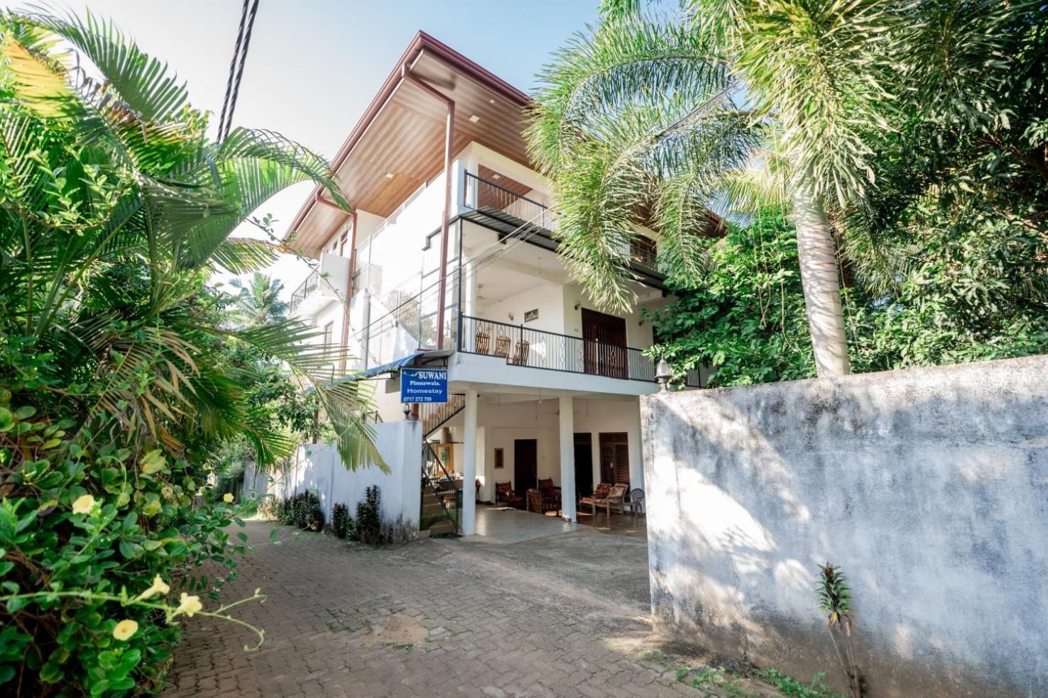 Suwani Pinnawala Homestay Εξωτερικό φωτογραφία