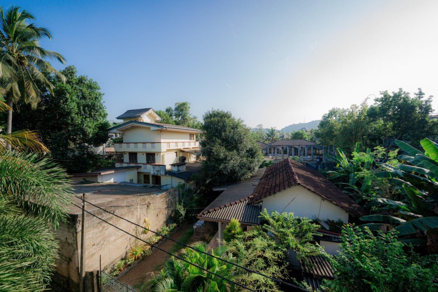 Suwani Pinnawala Homestay Εξωτερικό φωτογραφία