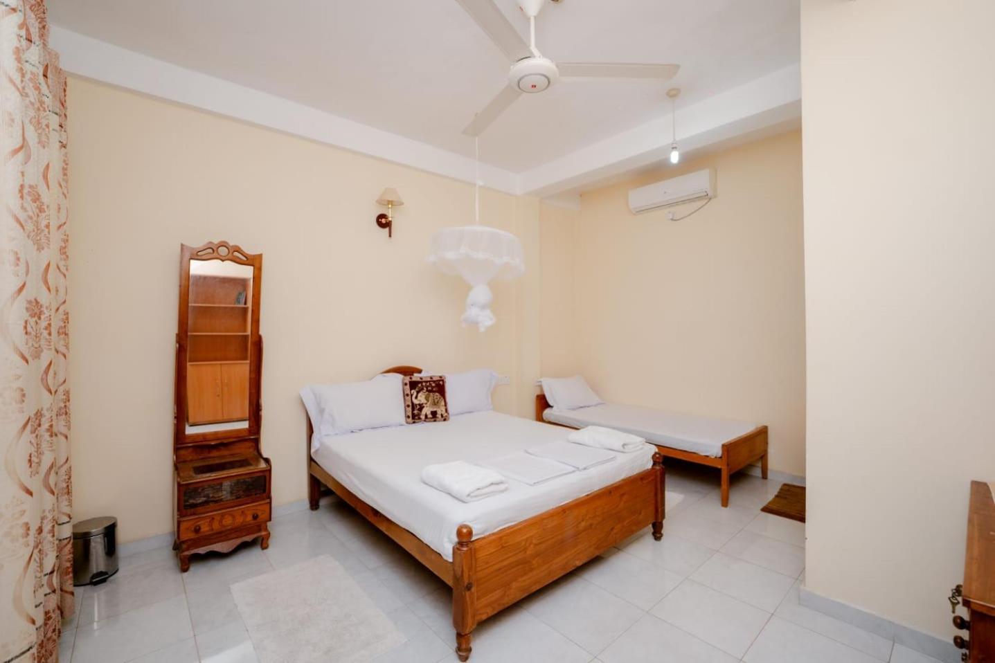 Suwani Pinnawala Homestay Εξωτερικό φωτογραφία