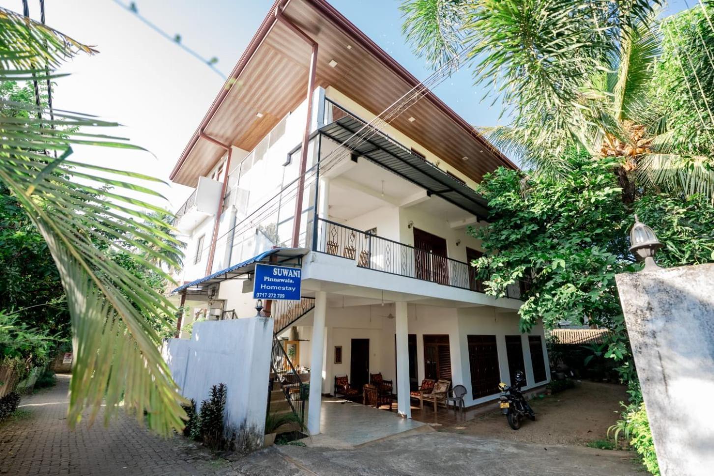 Suwani Pinnawala Homestay Εξωτερικό φωτογραφία