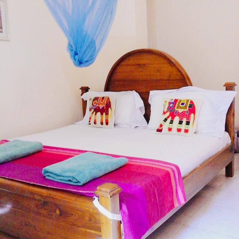 Suwani Pinnawala Homestay Εξωτερικό φωτογραφία
