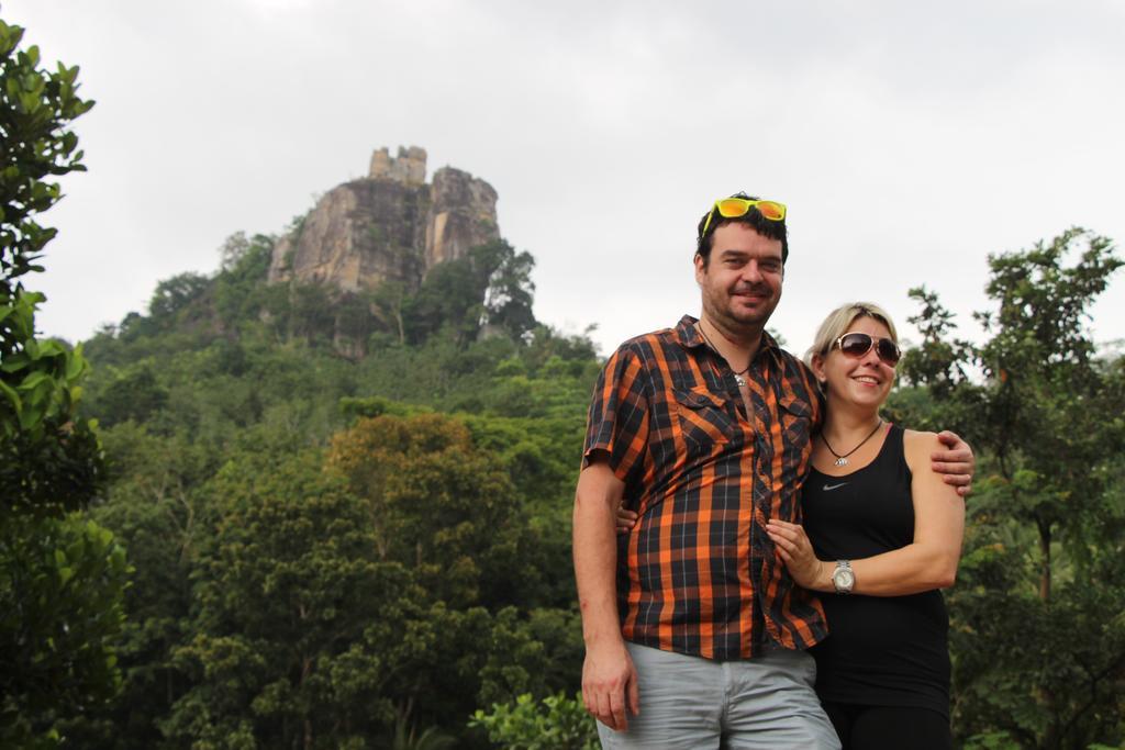 Suwani Pinnawala Homestay Εξωτερικό φωτογραφία
